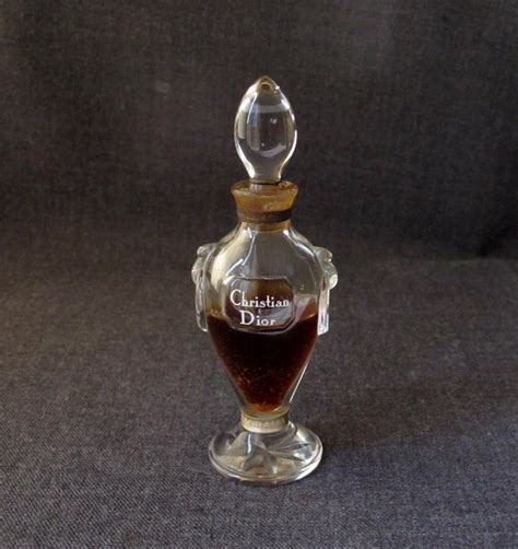 vintage diorama perfume